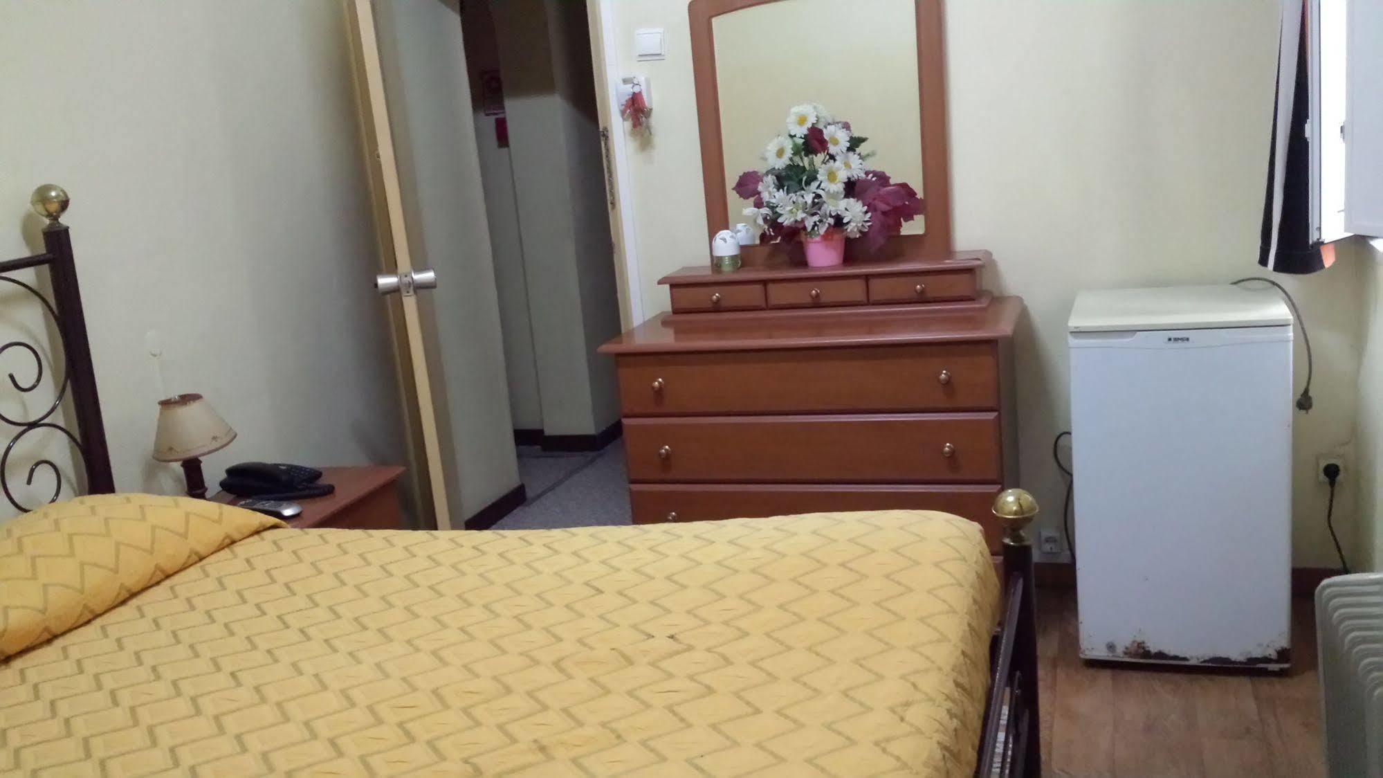 Pensao Residencial Flor Dos Cavaleiros 호텔 리스본 외부 사진