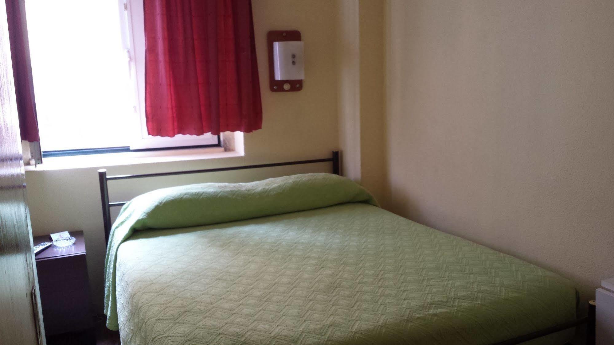 Pensao Residencial Flor Dos Cavaleiros 호텔 리스본 외부 사진